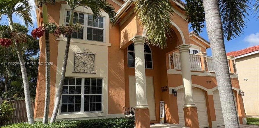 Дом в Майами, Флорида 5 спален, 279.54м2 № 2006615