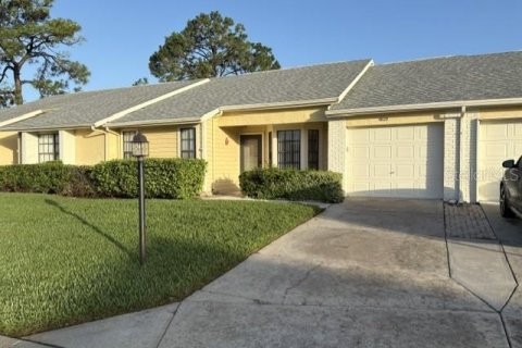 House in New Port Richey, Florida 2 bedrooms, 121.79 sq.m. № 2287097