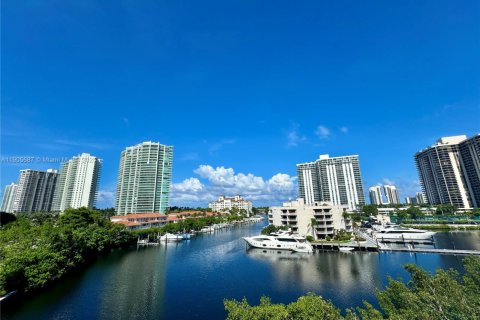 Снять в аренду кондоминиум в Авентура, Флорида 1 спальня, 69.68м2, № 1956381 - фото 2