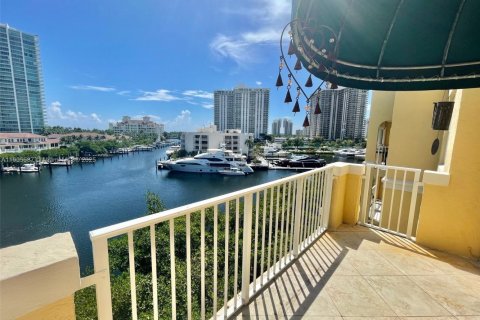 Снять в аренду кондоминиум в Авентура, Флорида 1 спальня, 69.68м2, № 1956381 - фото 1