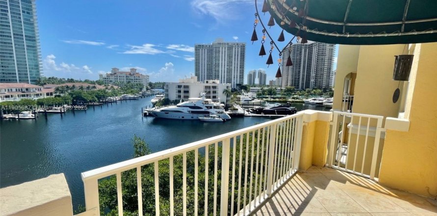 Кондоминиум с 1 спальней в Авентура, Флорида № 1956381