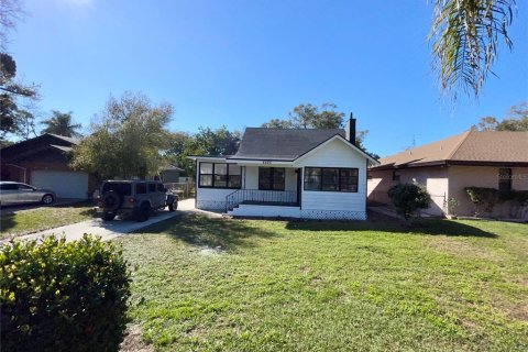House in Saint Petersburg, Florida 4 bedrooms, 124.95 sq.m. № 2277681 - photo 2