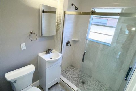 House in Saint Petersburg, Florida 4 bedrooms, 124.95 sq.m. № 2277681 - photo 10
