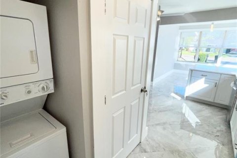 House in Saint Petersburg, Florida 4 bedrooms, 124.95 sq.m. № 2277681 - photo 22