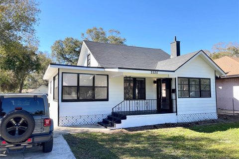 House in Saint Petersburg, Florida 4 bedrooms, 124.95 sq.m. № 2277681