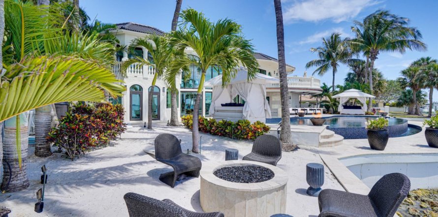 Casa en Hutchinson Island South, Florida 4 dormitorios, 605.26 m2 № 1118652