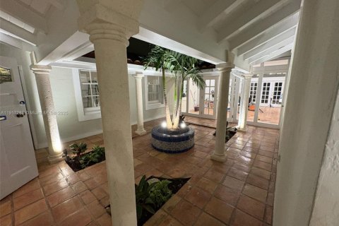 Villa ou maison à louer à Miami, Floride: 3 chambres, 278.8 m2 № 1972569 - photo 4