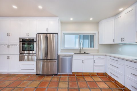 Villa ou maison à louer à Miami, Floride: 3 chambres, 278.8 m2 № 1972569 - photo 12