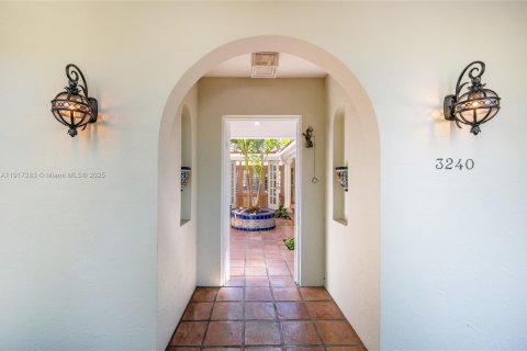 Villa ou maison à louer à Miami, Floride: 3 chambres, 278.8 m2 № 1972569 - photo 2