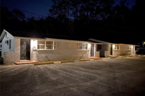 Commercial property in Tampa, Florida 4 bedrooms, 169.45 sq.m. № 2134368