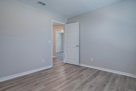 House in Sorrento, Florida 4 bedrooms, 260.87 sq.m. № 1614679 - photo 25