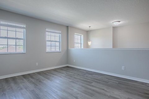 House in Sorrento, Florida 4 bedrooms, 260.87 sq.m. № 1614679 - photo 23