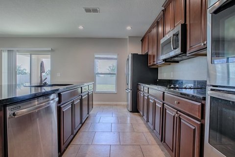 House in Sorrento, Florida 4 bedrooms, 260.87 sq.m. № 1614679 - photo 12