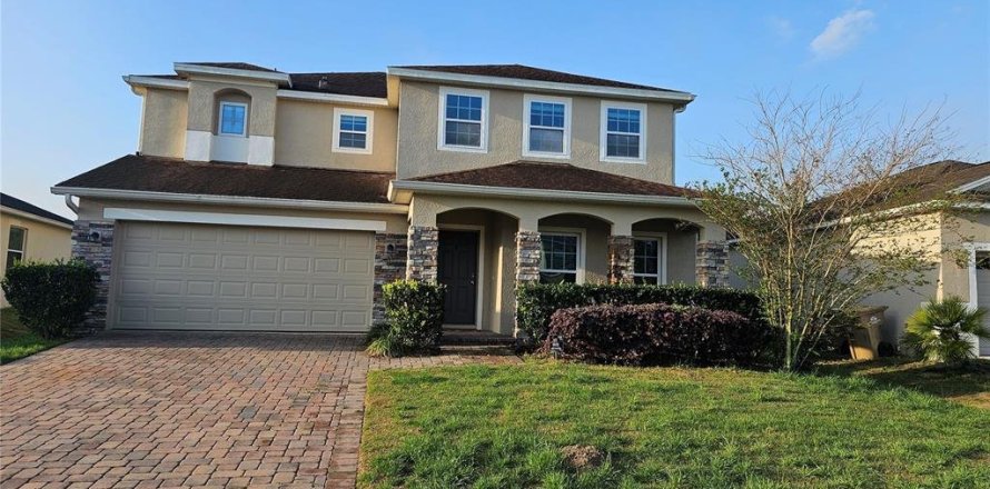 House in Sorrento, Florida 4 bedrooms, 260.87 sq.m. № 1614679