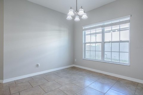 House in Sorrento, Florida 4 bedrooms, 260.87 sq.m. № 1614679 - photo 6