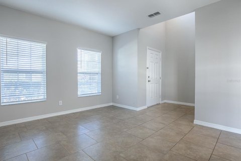 House in Sorrento, Florida 4 bedrooms, 260.87 sq.m. № 1614679 - photo 4