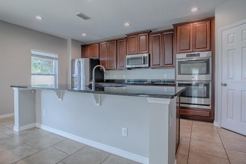 House in Sorrento, Florida 4 bedrooms, 260.87 sq.m. № 1614679 - photo 9
