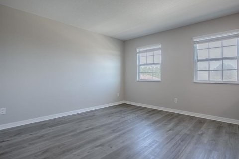 House in Sorrento, Florida 4 bedrooms, 260.87 sq.m. № 1614679 - photo 20