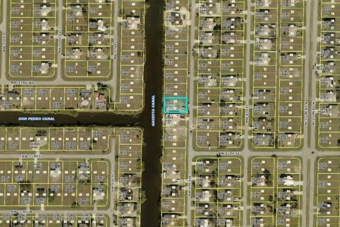 Land in Cape Coral, Florida № 1912492 - photo 1