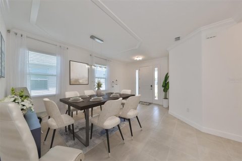 House in Apollo Beach, Florida 5 bedrooms, 246.75 sq.m. № 1620168 - photo 9