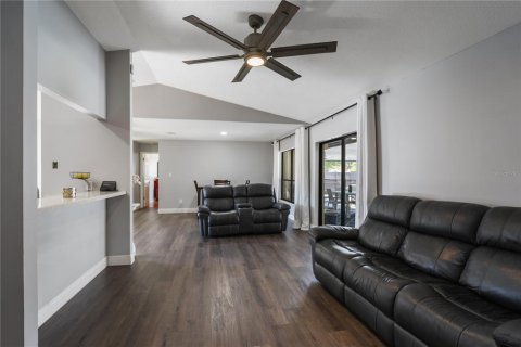 House in Orlando, Florida 4 bedrooms, 172.15 sq.m. № 1584678 - photo 15