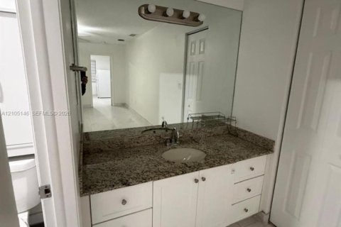 Immobilier commercial à louer à Miami, Floride: 1 chambre № 2415951 - photo 3