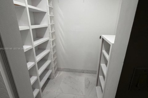 Immobilier commercial à louer à Miami, Floride: 1 chambre № 2415951 - photo 5