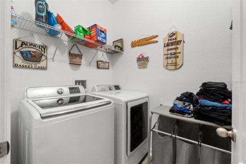 Casa en venta en Weeki Wachee, Florida, 4 dormitorios, 225.29 m2 № 1900385 - foto 21