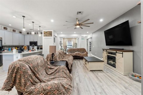Casa en venta en Weeki Wachee, Florida, 4 dormitorios, 225.29 m2 № 1900385 - foto 13