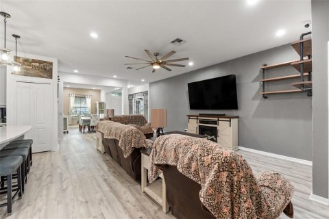 Casa en venta en Weeki Wachee, Florida, 4 dormitorios, 225.29 m2 № 1900385 - foto 11
