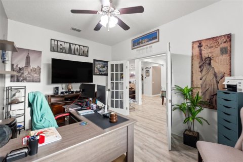 Casa en venta en Weeki Wachee, Florida, 4 dormitorios, 225.29 m2 № 1900385 - foto 9