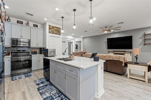 Casa en venta en Weeki Wachee, Florida, 4 dormitorios, 225.29 m2 № 1900385 - foto 16