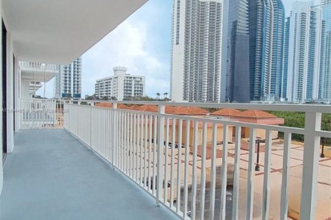 Copropriété à vendre à Sunny Isles Beach, Floride: 2 chambres, 140 m2 № 1963987 - photo 2