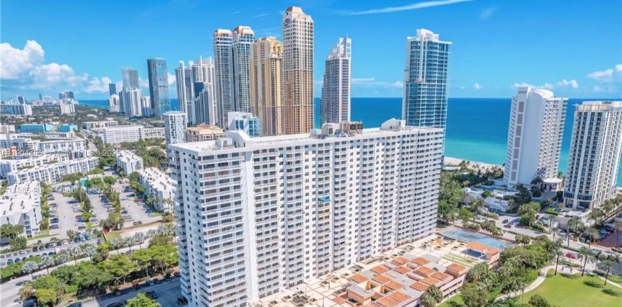 Condo à Sunny Isles Beach, Floride, 2 chambres № 1963987