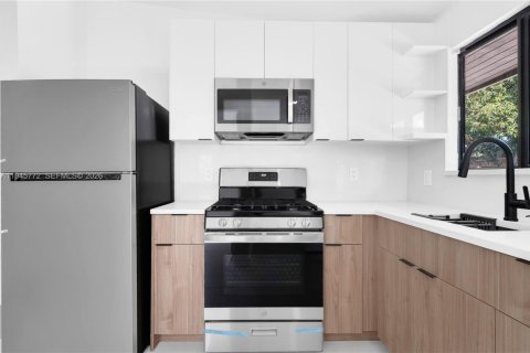 House in Miami, Florida 1 bedroom, 83.61 sq.m. № 2003189 - photo 2