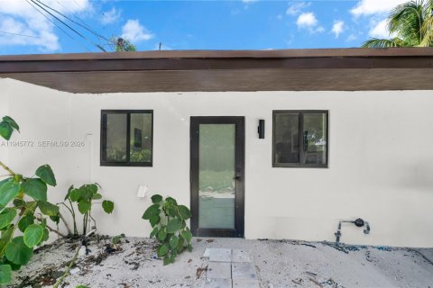 House in Miami, Florida 1 bedroom, 83.61 sq.m. № 2003189
