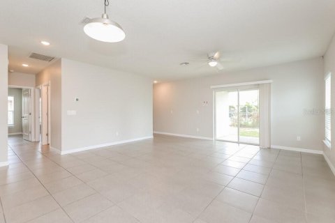 Villa ou maison à louer à Kissimmee, Floride: 4 chambres, 158.58 m2 № 2407003 - photo 5
