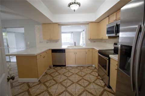 House in Margate, Florida 3 bedrooms, 166.67 sq.m. № 1945379 - photo 8