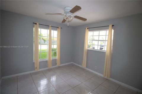 House in Margate, Florida 3 bedrooms, 166.67 sq.m. № 1945379 - photo 17