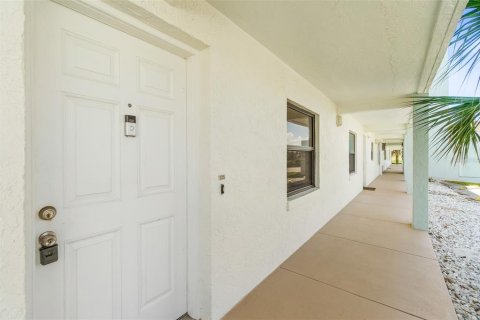 Купить кондоминиум в Ормонд-Бич, Флорида 5 комнат, 112.69м2, № 2126343 - фото 4