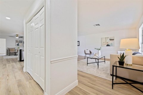Villa ou maison à vendre à Land O' Lakes, Floride: 4 chambres, 171.87 m2 № 2236623 - photo 4