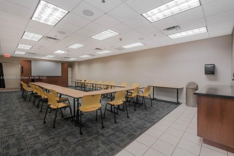 Propiedad comercial en venta en Hollywood, Florida № 1820216 - foto 11