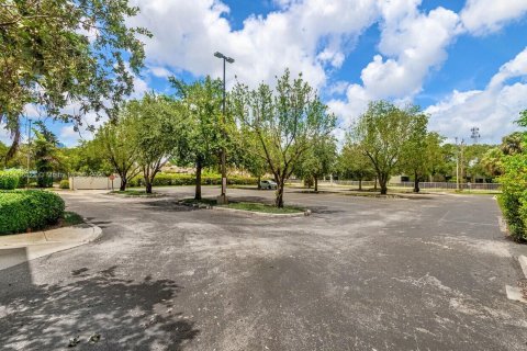 Propiedad comercial en venta en Hollywood, Florida № 1820216 - foto 17