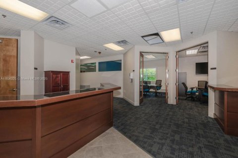 Propiedad comercial en venta en Hollywood, Florida № 1820216 - foto 7
