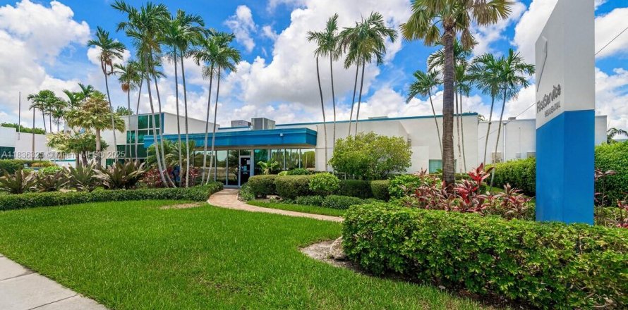 Propiedad comercial en Hollywood, Florida № 1820216