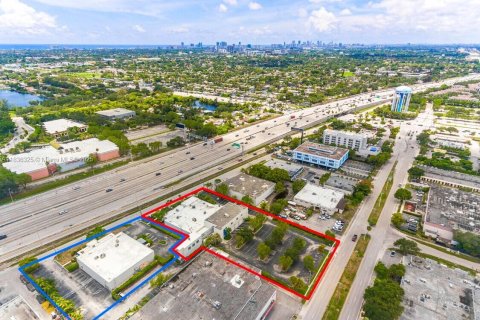 Propiedad comercial en venta en Hollywood, Florida № 1820216 - foto 3