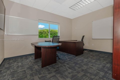 Propiedad comercial en venta en Hollywood, Florida № 1820216 - foto 9