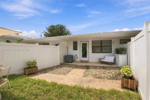 Villa ou maison à louer à Miami Shores, Floride: 1 chambre, 60.39 m2 № 2245988 - photo 21