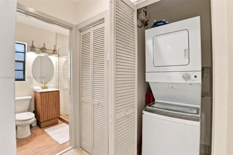 Villa ou maison à louer à Miami Shores, Floride: 1 chambre, 60.39 m2 № 2245988 - photo 10