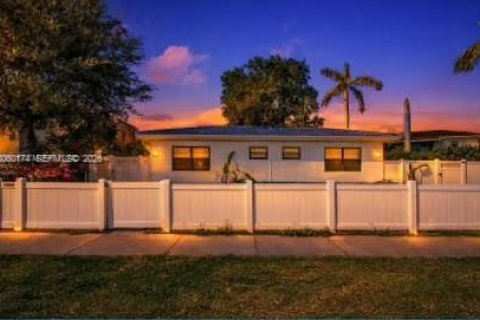 Villa ou maison à louer à Miami Shores, Floride: 1 chambre, 60.39 m2 № 2245988 - photo 6